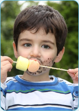 Lecker-schmecker. Wer freut sich nicht auf Torte, Kuchen und andere se Naschereien? Wenn das ganze dann noch nach Piratenschiff, Dinosaurier oder Feuerwehrmann aussieht schmeckt es gleich doppelt so gut.